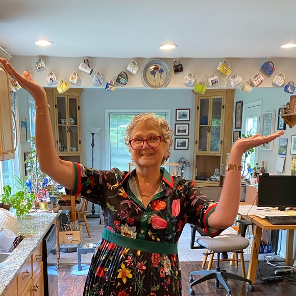 Profile Picture of Lisa Roscher (@lroscher) on Poshmark