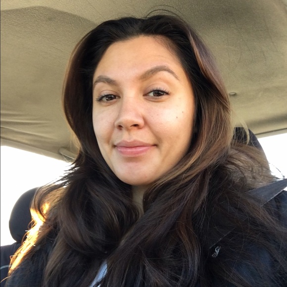 Profile Picture of Heather Strebeck (@heather______) on Poshmark