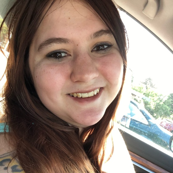 Profile Picture of Alexa Ebberts (@alexaebberts) on Poshmark