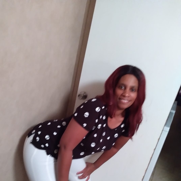 Profile Picture of Kimberly Tyler (@kimberlytyle166) on Poshmark