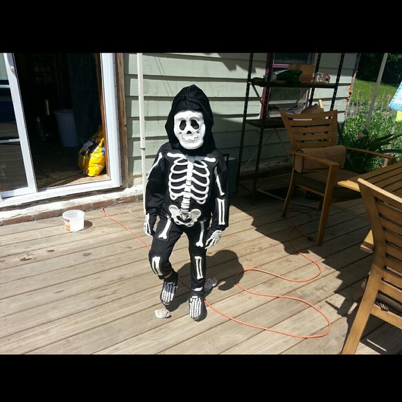 Profile Picture of Joshua Emerson (@cursedweezy34) on Poshmark