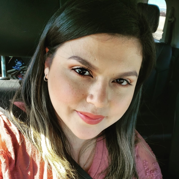 Profile Picture of Aura De velasquez (@aupas_spv01) on Poshmark