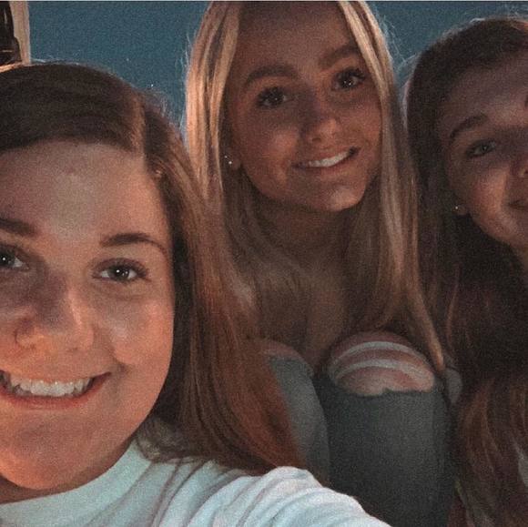 Profile Picture of Kaitlyn Abshear (@rainingstarsxx) on Poshmark