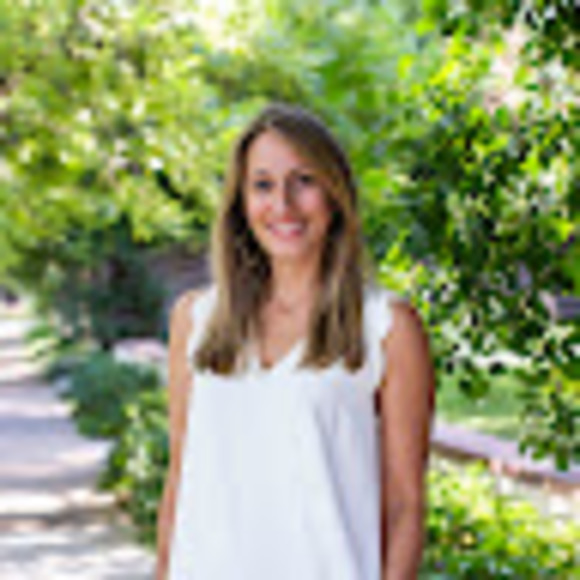 Profile Picture of Lara Miller (@laraemmill265) on Poshmark