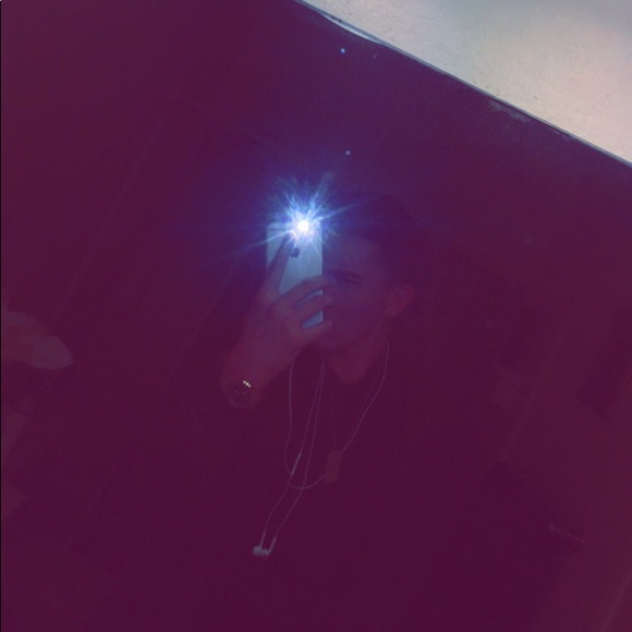 Profile Picture of Julian Gordin (@julian_gordin) on Poshmark