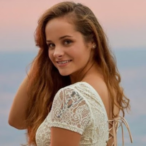 Profile Picture of Ariel Malvitz (@ariel_malvitz) on Poshmark