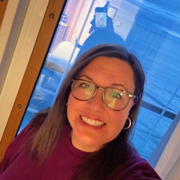 Profile Picture of Jennifer Fry (@jenjenrn7661) on Poshmark