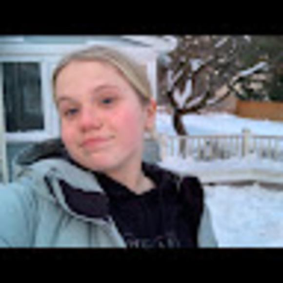 Profile Picture of Emma Amendola (@eamendola2009) on Poshmark