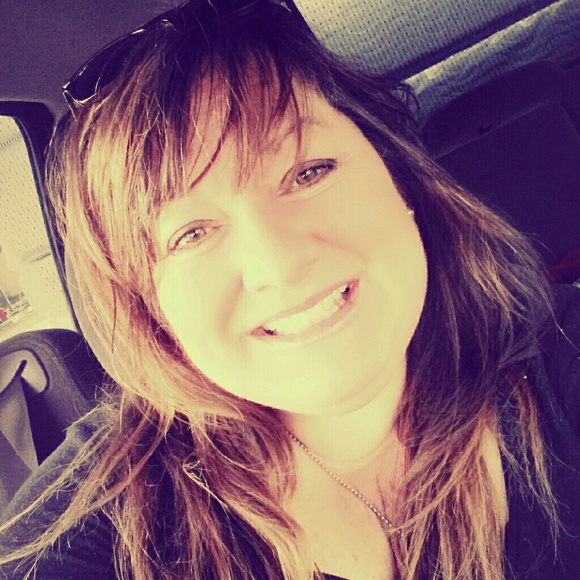 Profile Picture of Christine Eoff - st james (@c_st_james) on Poshmark