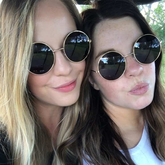 Profile Picture of Erin Mullowney (@erin_5) on Poshmark