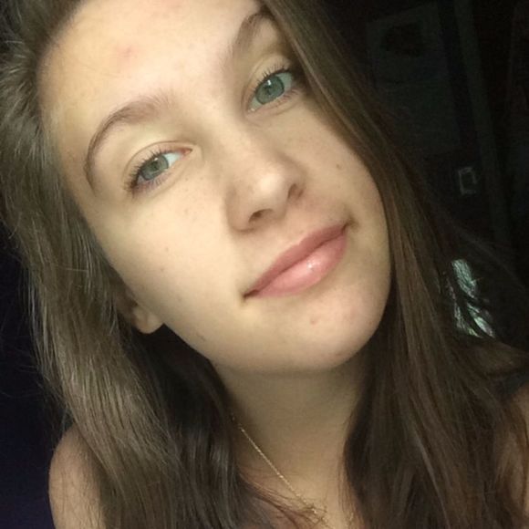 Profile Picture of Taylor Gianquinto (@taylormariexx) on Poshmark