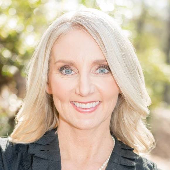 Profile Picture of Renee Hancock (@reneehancock74) on Poshmark