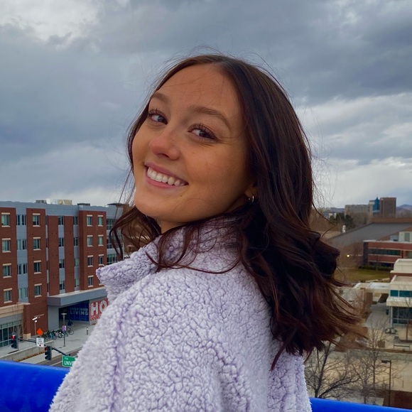 Profile Picture of Averi Vanriper (@averivanriper) on Poshmark