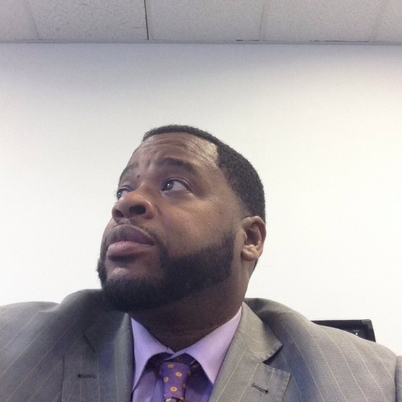 Profile Picture of Antonio Conway (@tconway40) on Poshmark