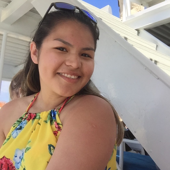 Profile Picture of Cassidy Renie (@crenie17) on Poshmark