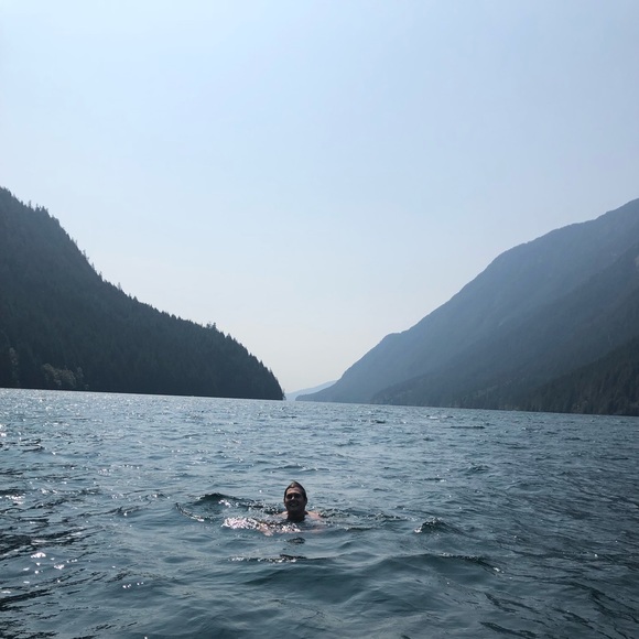 Profile Picture of Michael Gnagy (@mikegofficial) on Poshmark