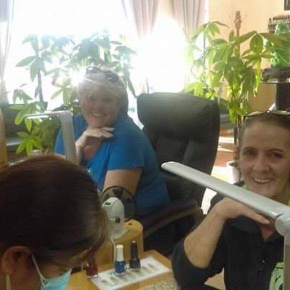 Profile Picture of Ellen Bova (@dizzye2004) on Poshmark