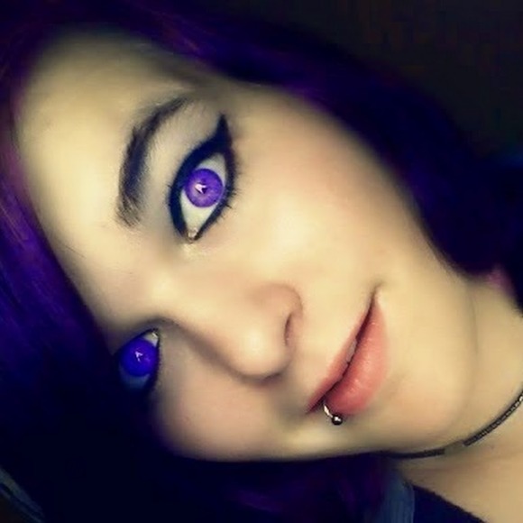 Profile Picture of Zoey Perttula (@sk8erchick26) on Poshmark