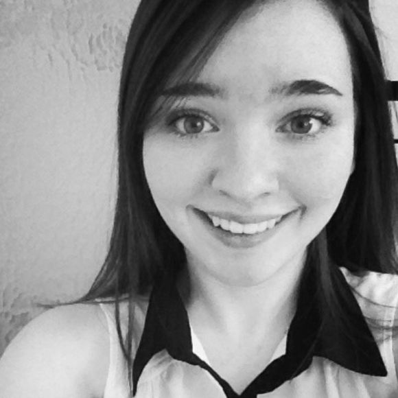 Profile Picture of Taylor Melfe (@tmelfe) on Poshmark