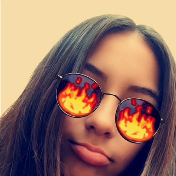 Profile Picture of Ariel Campos (@arielcampos936) on Poshmark