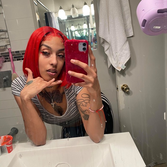 Profile Picture of Alexa Valentin (@lexdidem) on Poshmark