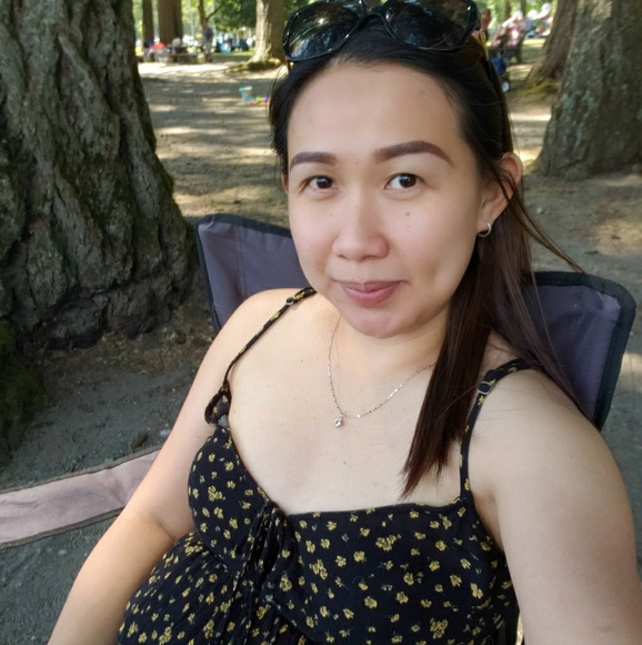 Profile Picture of Loren Nigoza (@gorgeous_loren) on Poshmark