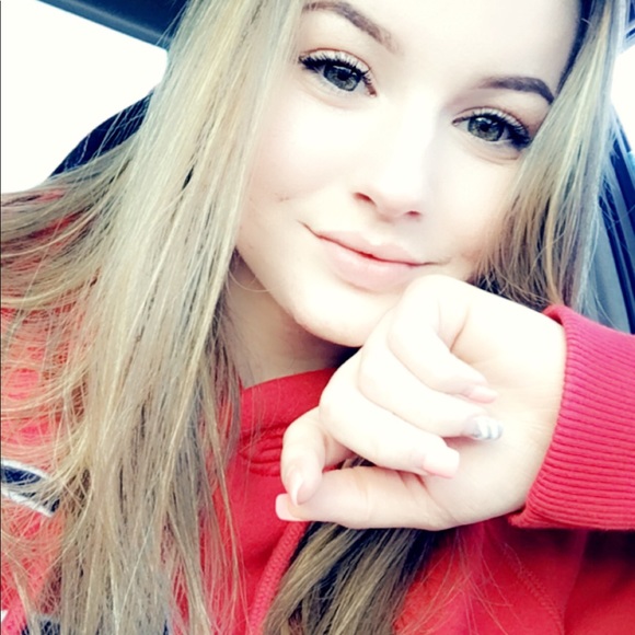 Profile Picture of Anastasya Lushnikova (@anastasya18) on Poshmark