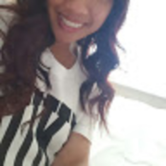 Profile Picture of Christine Carino (@tineeyscloset) on Poshmark