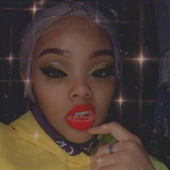 Profile Picture of Ariel Haynes (@pinkroyalty_) on Poshmark