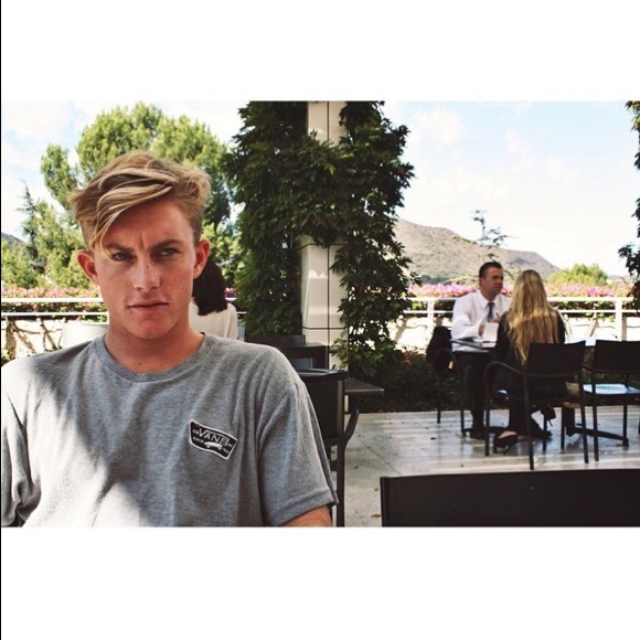 Charlie Winterhalter - Poshmark Profile Picture of Charlie Winterhalter (@cawinterhalter) on Poshmark