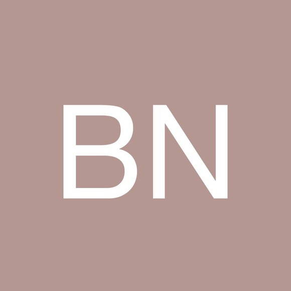 Profile Picture of Brenna Newport (@brennanewport) on Poshmark