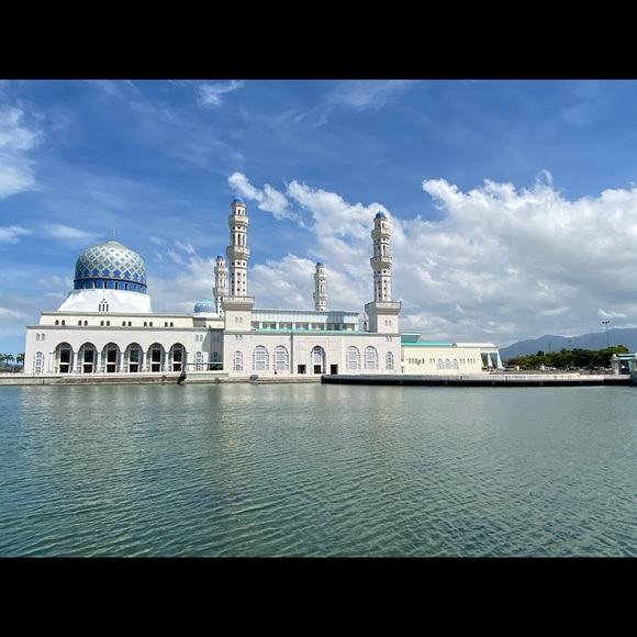 Profile Picture of Fern Loo (@fern_loo) on Poshmark