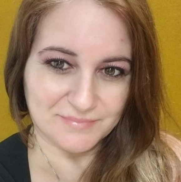 Profile Picture of Julia Leal (@juliarleal4) on Poshmark