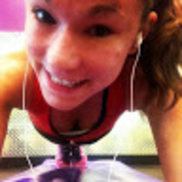 Profile Picture of Becca Tetro (@becca_mac) on Poshmark
