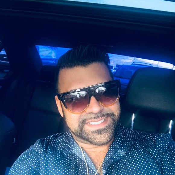 Profile Picture of Daniel Pena (@dpena0127) on Poshmark