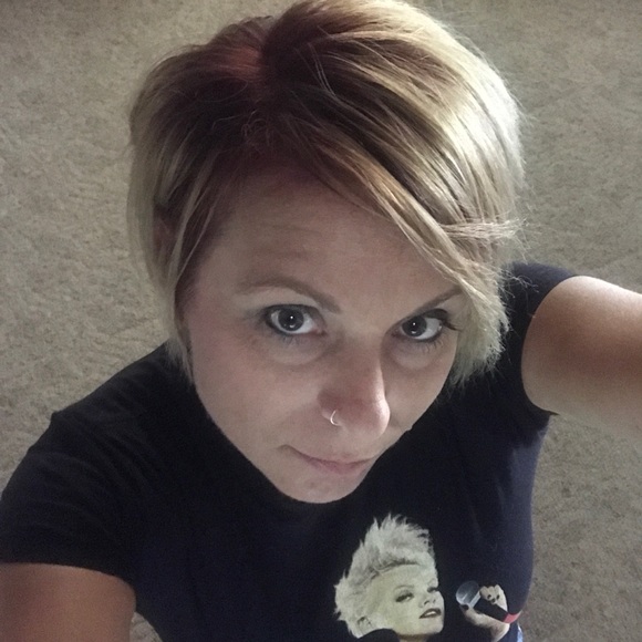 Profile Picture of Stacy Rasser (@vudomama) on Poshmark