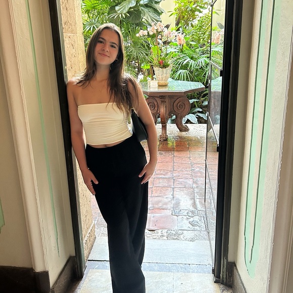 Profile Picture of Lilyan Bonitz (@lilyanbonitz07) on Poshmark