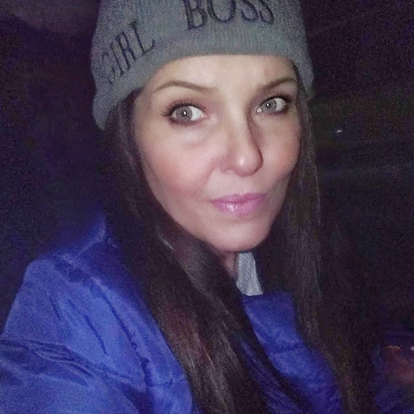 Profile Picture of Julie Bortner (@jbortner33) on Poshmark