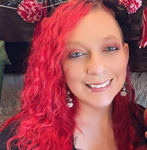 Profile Picture of Sheena Weimer (@sheenie2003) on Poshmark