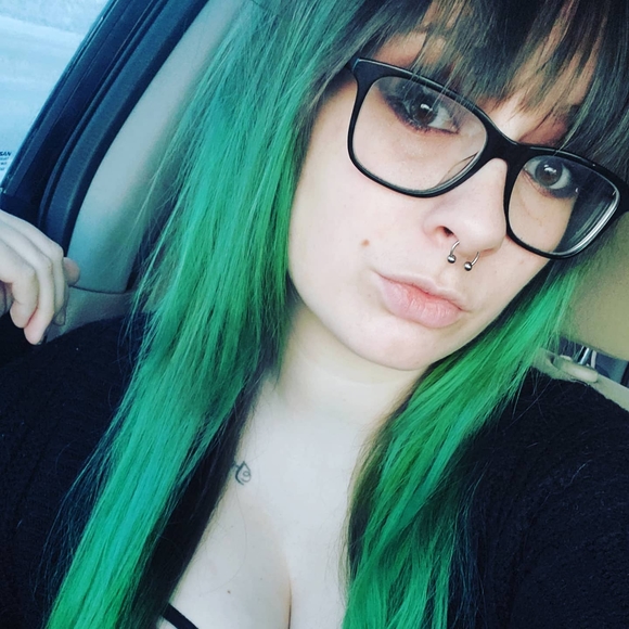 Profile Picture of Krista Weaver (@kristaweaver) on Poshmark