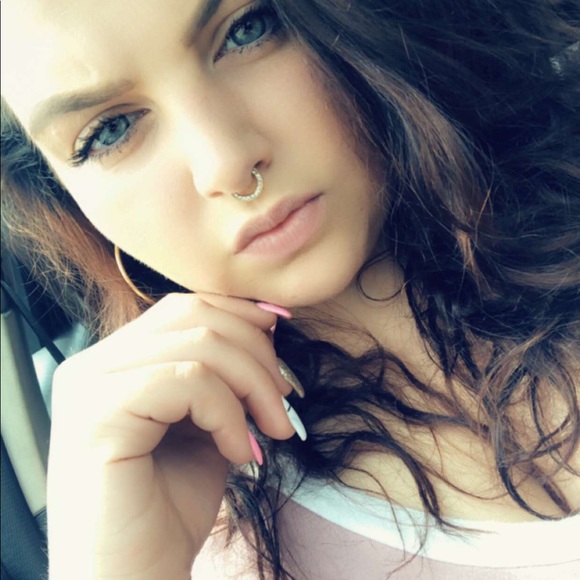 Profile Picture of Taylor Pilota (@taylesp1) on Poshmark
