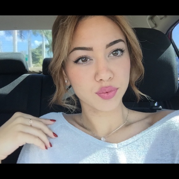 Profile Picture of Patty Alvarez (@_ptrisha) on Poshmark