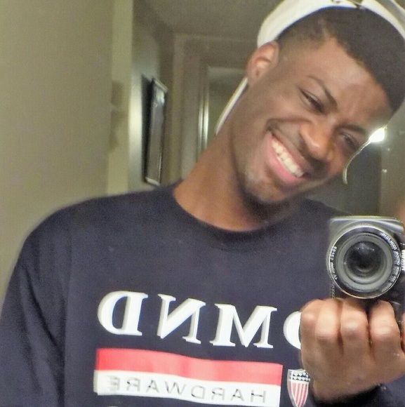 Profile Picture of Christopher Armstrong (@yungstretch) on Poshmark