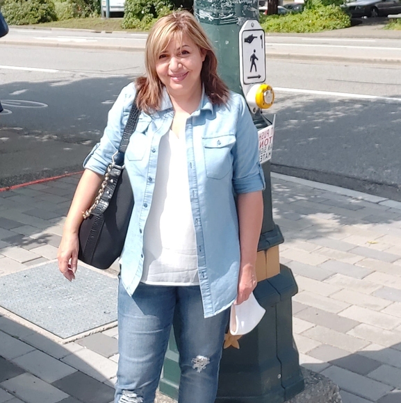 Profile Picture of Mahboubeh Eli (@mahboubeheli) on Poshmark