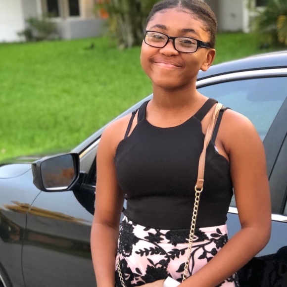 Profile Picture of Rodenise Laventure (@rlaventure) on Poshmark