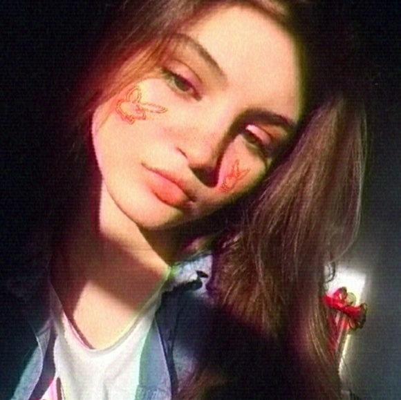 Grace Ayton - Poshmark Profile Picture of Grace Ayton (@whirliegem) on Poshmark