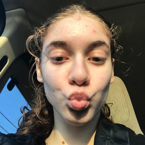 Profile Picture of Eleftheria Gianis (@lisagianis2003) on Poshmark