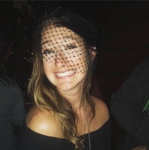 Profile Picture of Carrie Strawbridge (@cestrawberry) on Poshmark