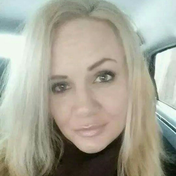 Profile Picture of Laura Stapelkamp (@lrastapelkamp) on Poshmark