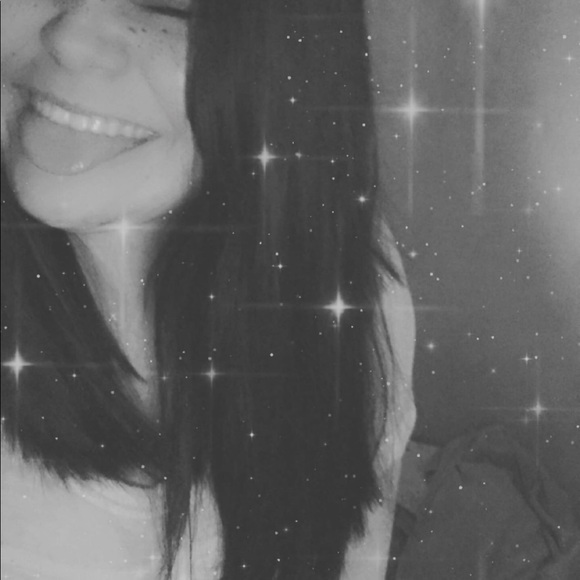 Profile Picture of Moani Stimmel (@moanistimmel) on Poshmark